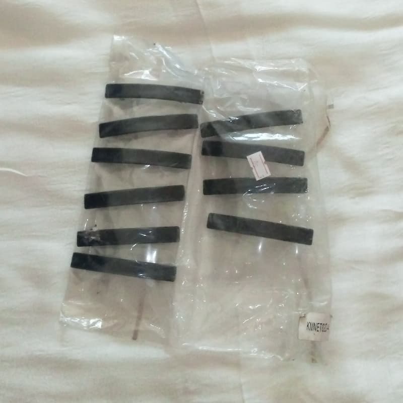 Plastic simple black hair clips