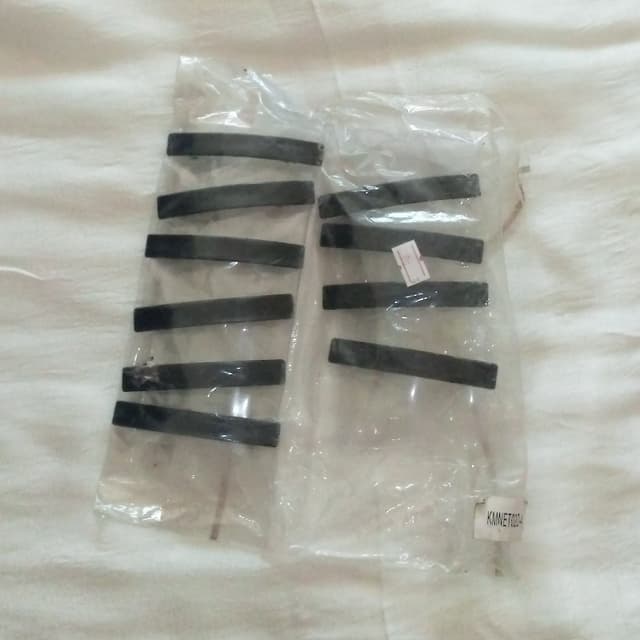 Plastic simple black hair clips